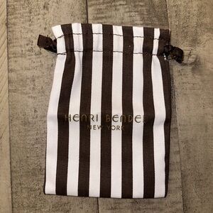 Small Henri bendel pouch
